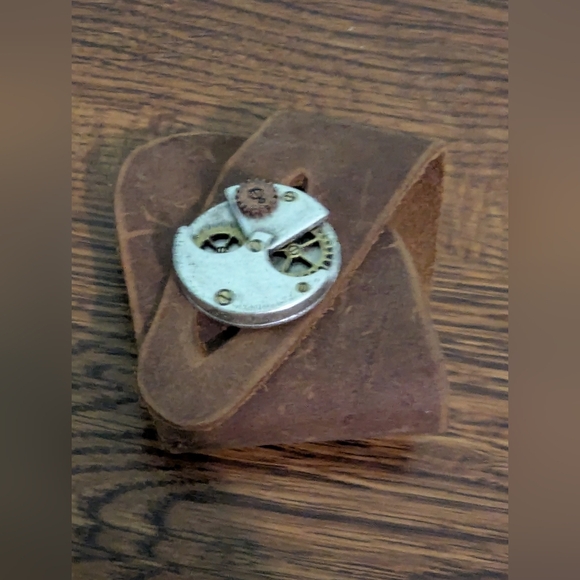 Steampunk ROUND "Gears"  asymmetrical Brown Leather - Picture 6 of 6